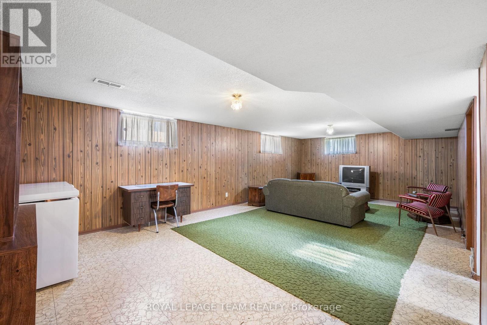 1665 Fisher Avenue, Ottawa, Ontario  K2C 1X9 - Photo 17 - X12466267