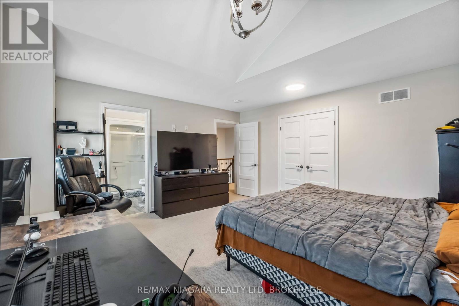 1 Hopkins Street, Thorold, Ontario  L2V 0E6 - Photo 46 - X12466325