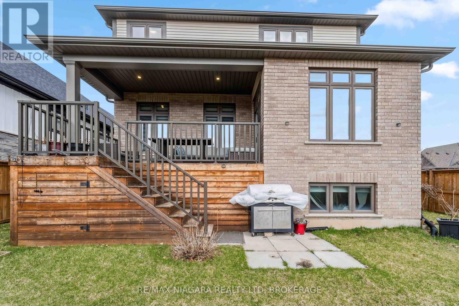 1 Hopkins Street, Thorold, Ontario  L2V 0E6 - Photo 5 - X12466325