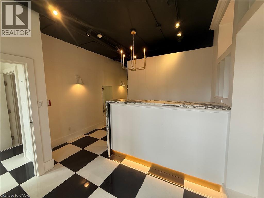 390 Martha Street, Burlington, Ontario  L7R 0A5 - Photo 3 - 40779454