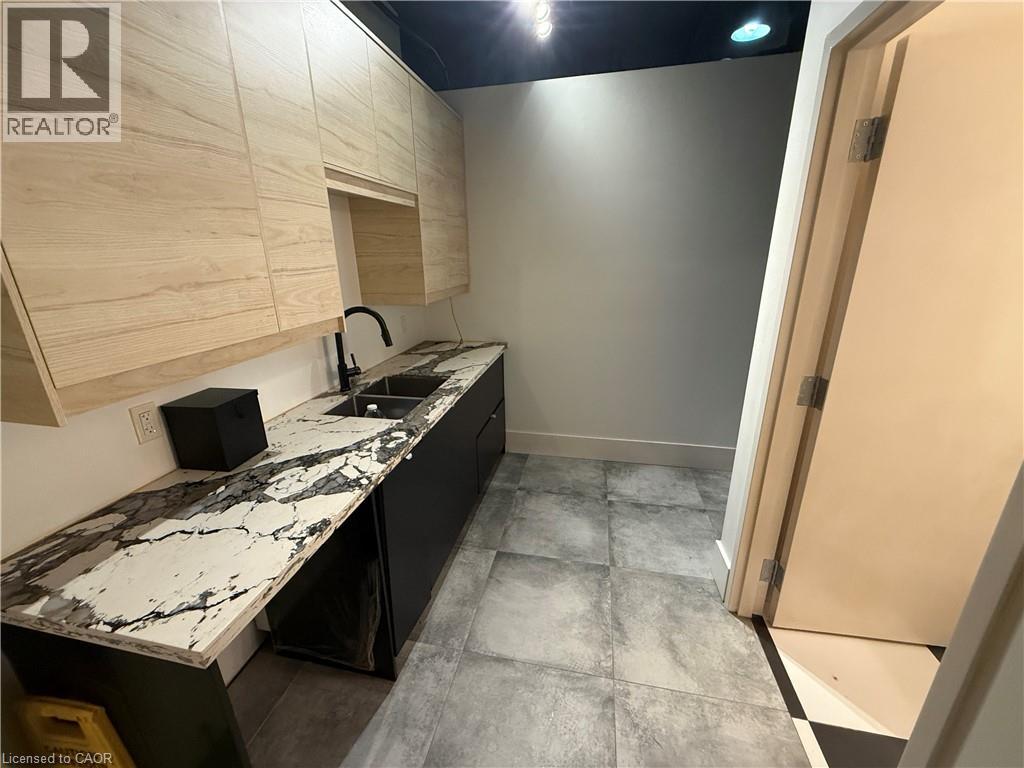 390 Martha Street, Burlington, Ontario  L7R 0A5 - Photo 7 - 40779454