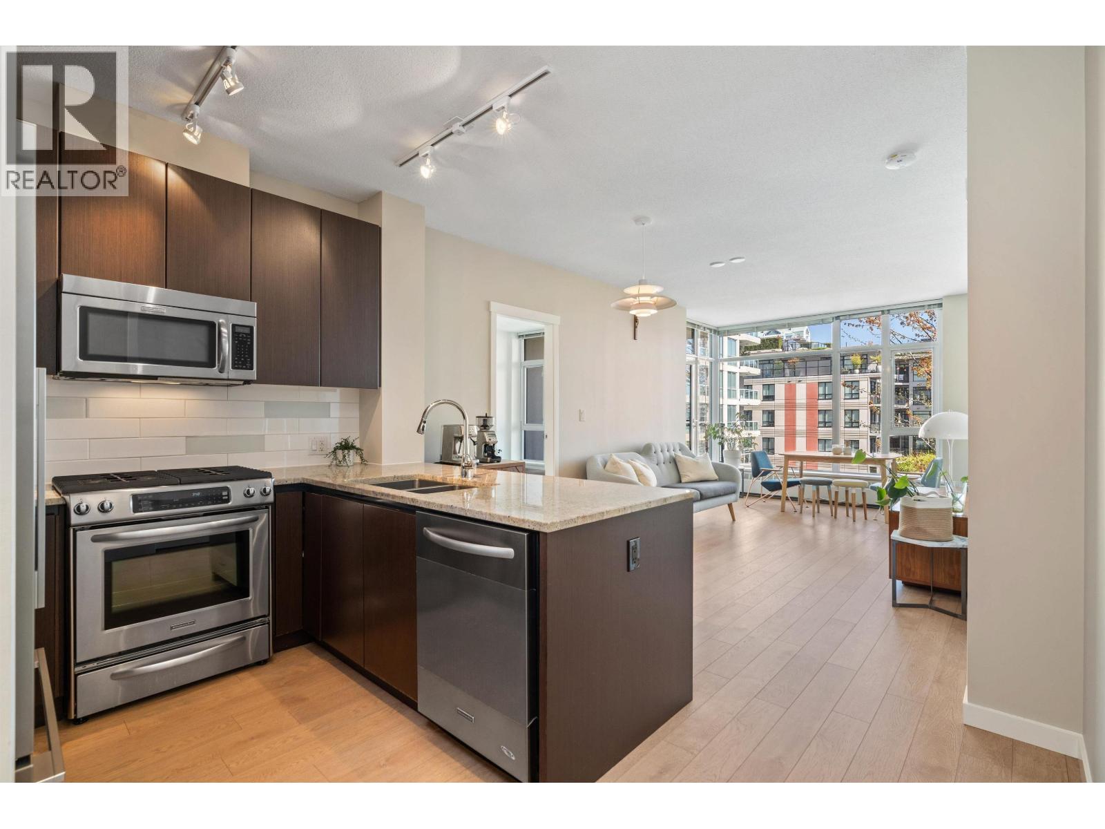 408 135 W 2nd Street, North Vancouver, British Columbia  V7M 0C5 - Photo 2 - R3059135