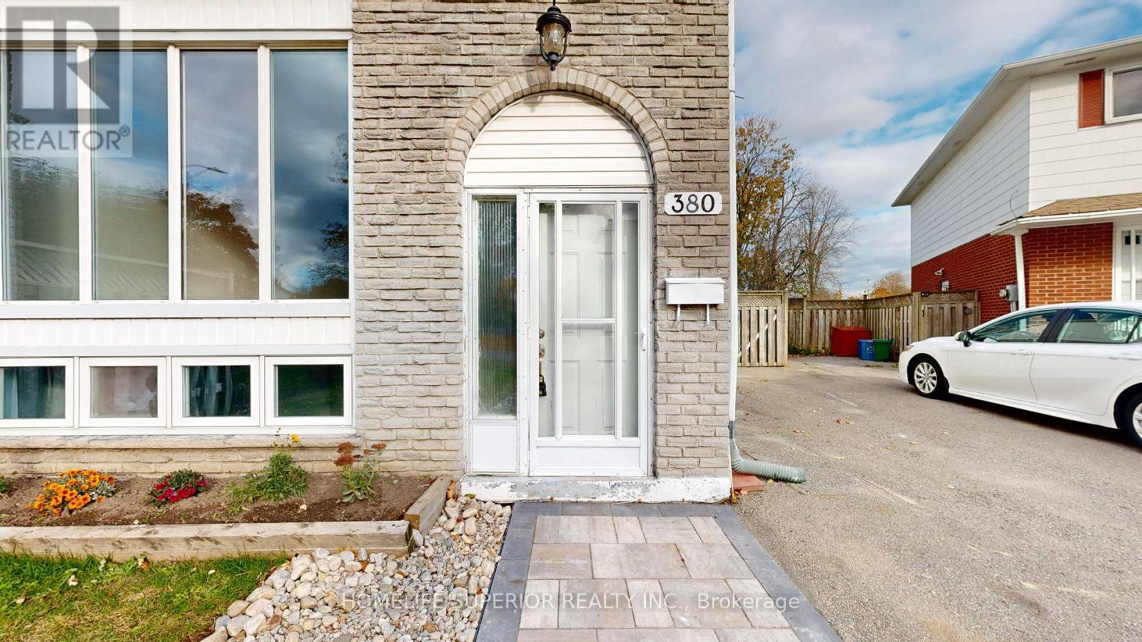 380 Vancouver Crescent, Oshawa, Ontario  L1J 5X9 - Photo 2 - E12466268