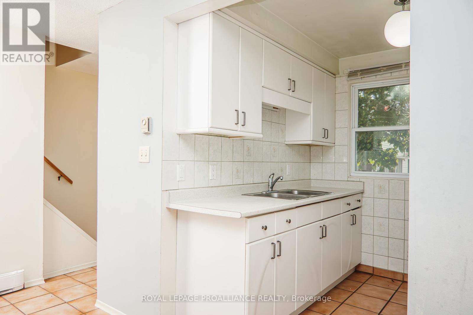 207d North Park Street, Belleville, Ontario K8P 4T9 - Photo 10 - X12466263