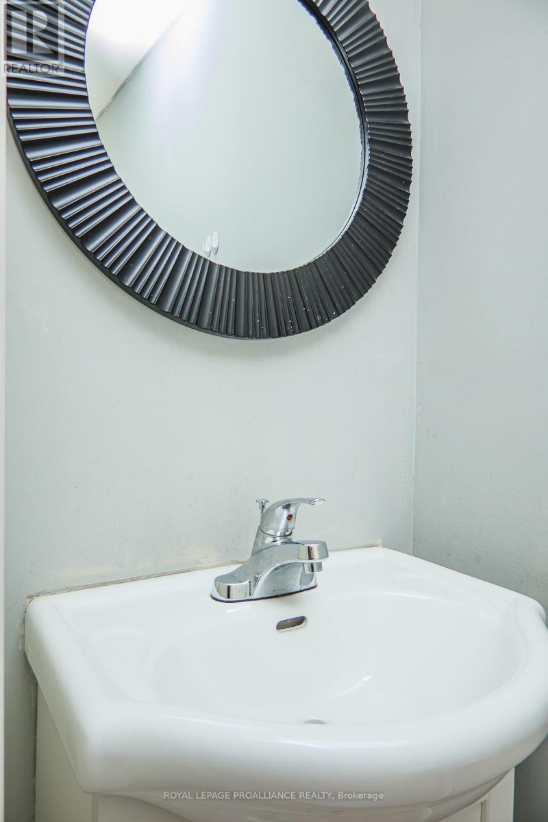 207d North Park Street, Belleville, Ontario K8P 4T9 - Photo 15 - X12466263