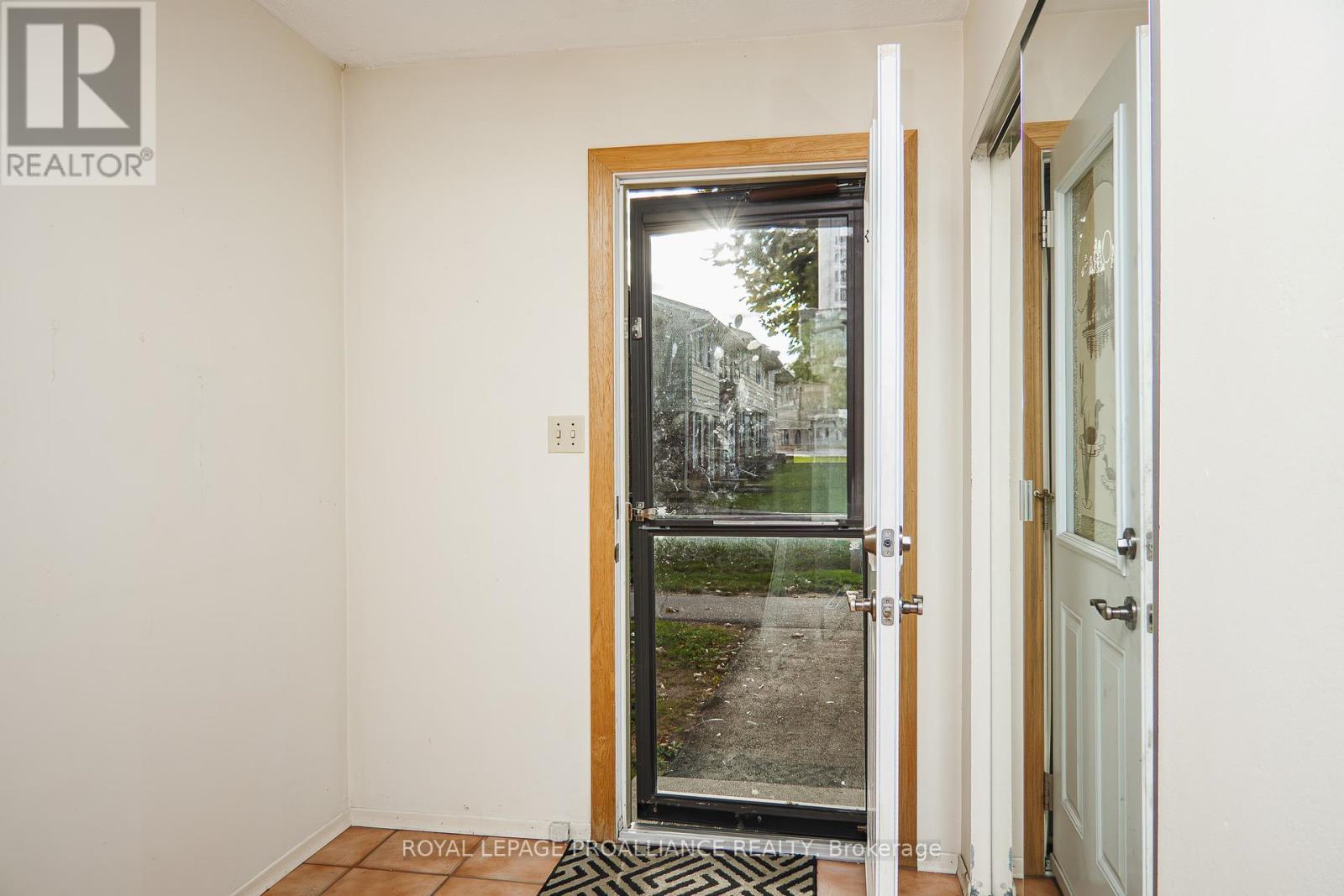 207d North Park Street, Belleville, Ontario K8P 4T9 - Photo 7 - X12466263