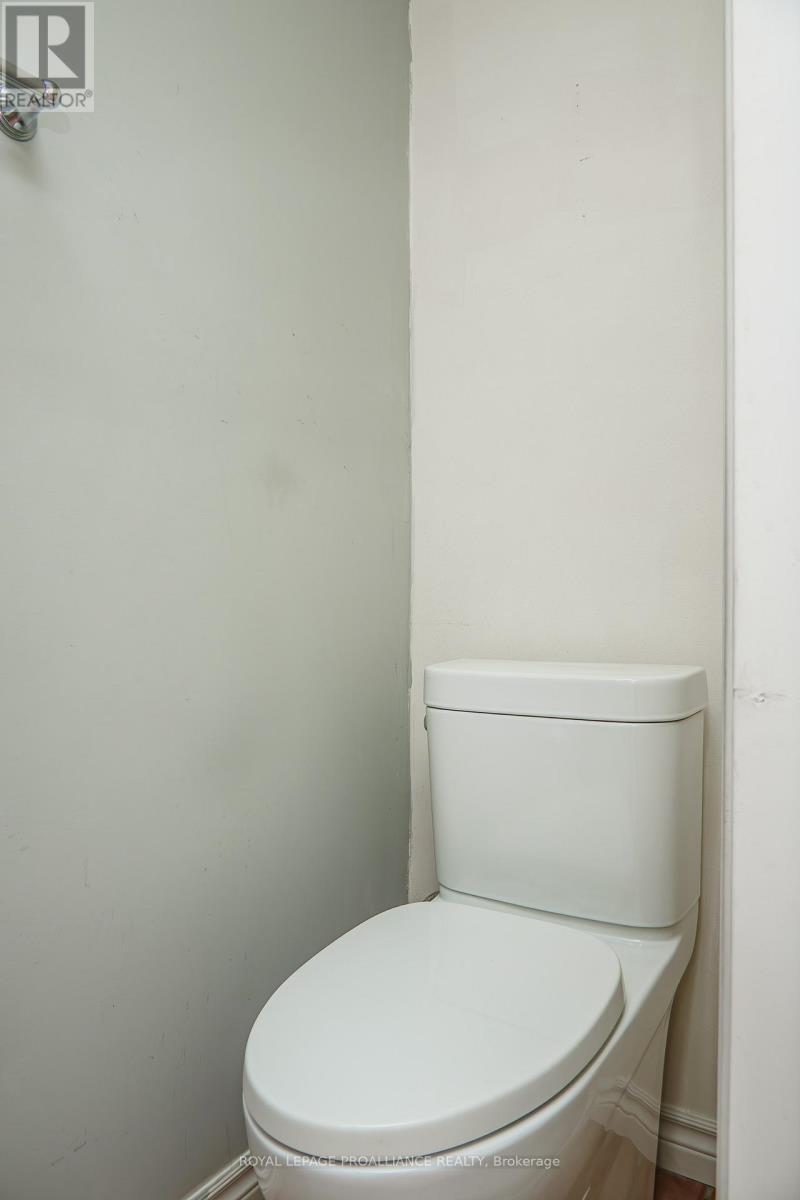 207d North Park Street, Belleville (Belleville Ward), Ontario  K8P 4T9 - Photo 14 - X12466269