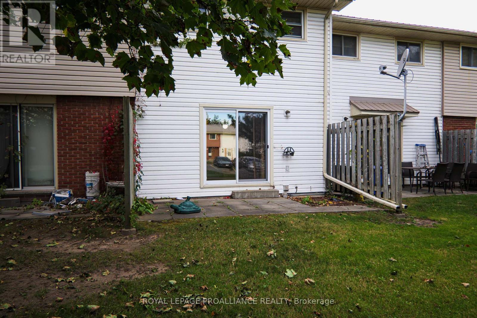 207d North Park Street, Belleville (Belleville Ward), Ontario  K8P 4T9 - Photo 28 - X12466269