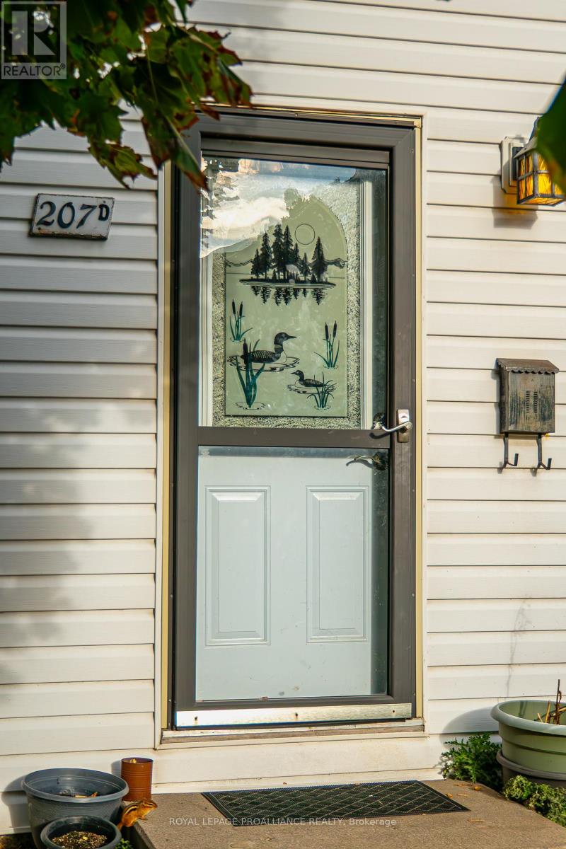 207d North Park Street, Belleville (Belleville Ward), Ontario  K8P 4T9 - Photo 6 - X12466269