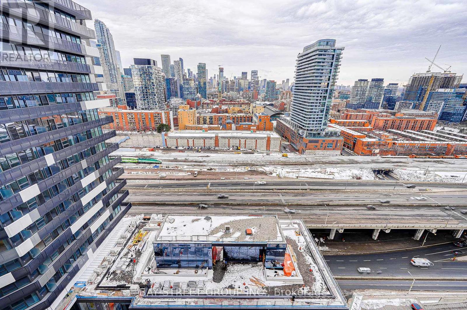 2501 - 138 Downes Street, Toronto, Ontario  M5E 0E4 - Photo 39 - C12466094