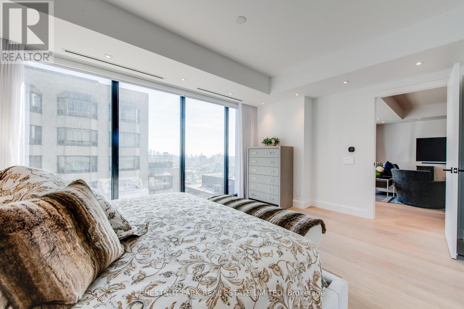 2703 - 200 Cumberland Street, Toronto, Ontario  M5R 0B7 - Photo 18 - C12466212