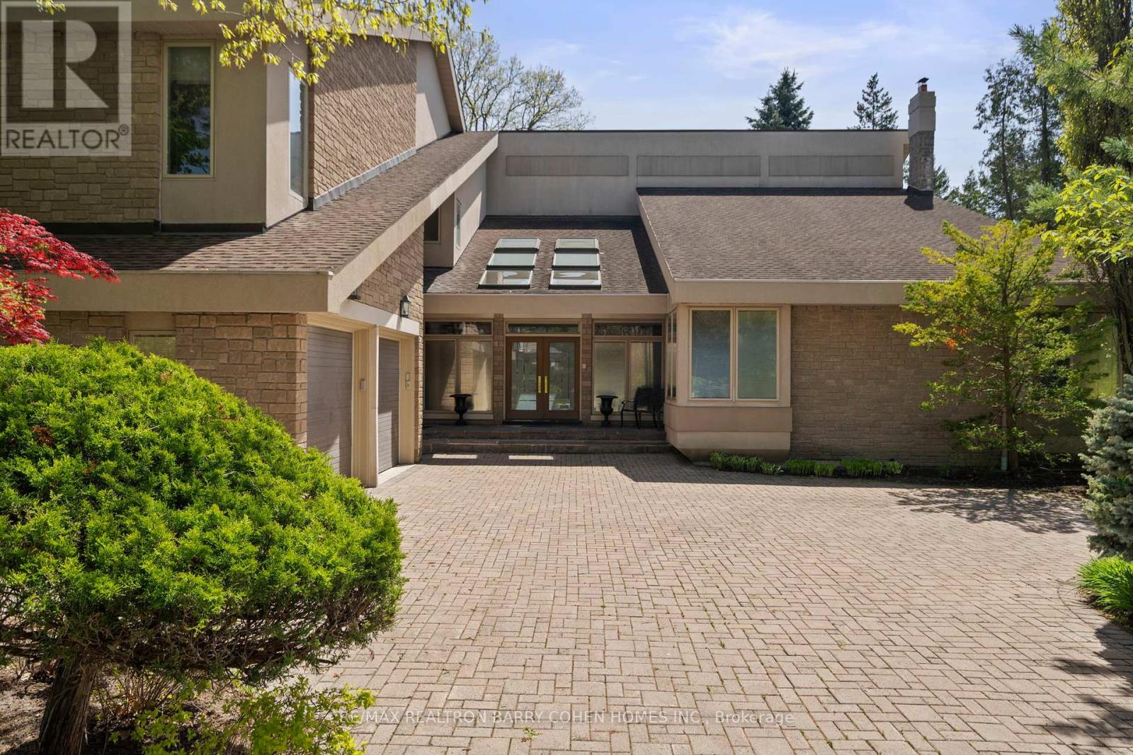 19 Vernham Avenue, Toronto, Ontario  M2L 2B1 - Photo 2 - C12466254