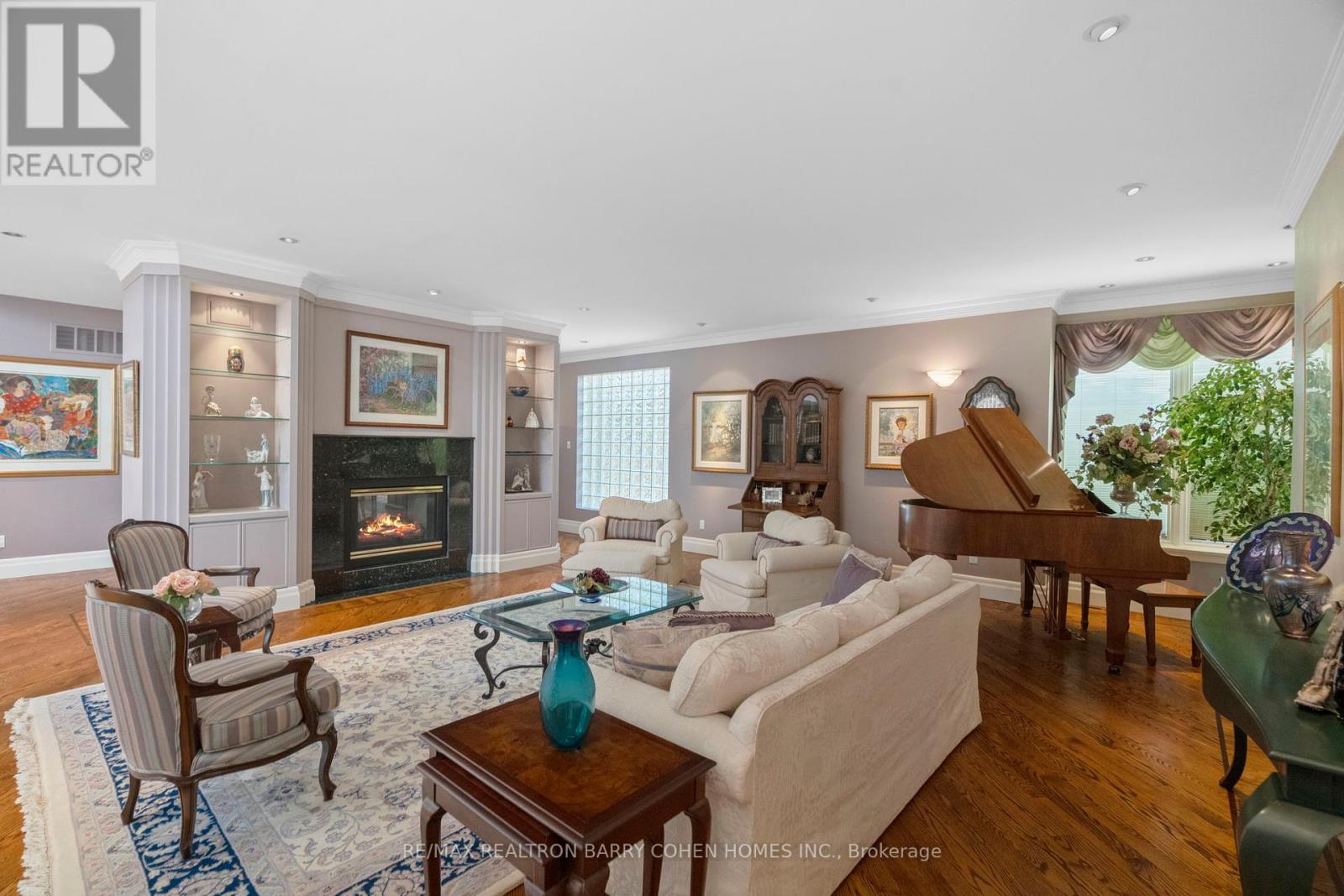 19 Vernham Avenue, Toronto, Ontario  M2L 2B1 - Photo 4 - C12466254