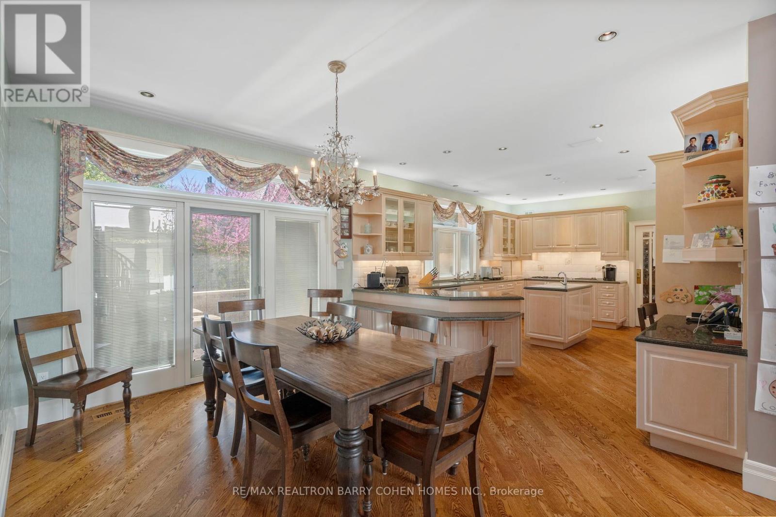 19 Vernham Avenue, Toronto, Ontario  M2L 2B1 - Photo 7 - C12466254