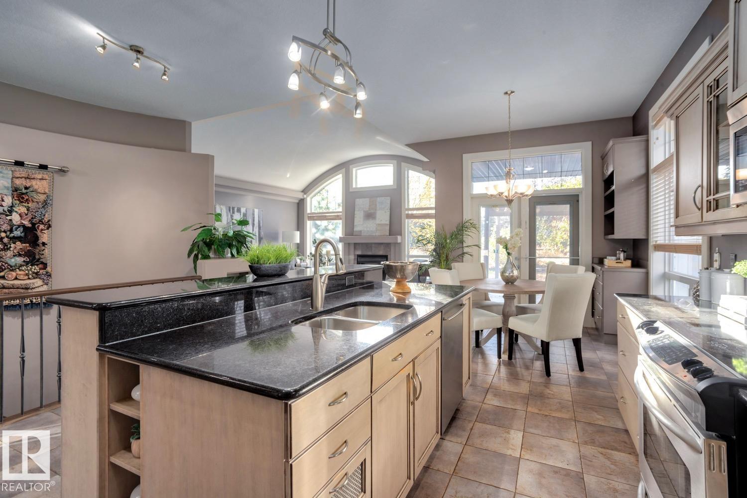 1832 Bowman Pt Sw, Edmonton, Alberta  T6W 1P7 - Photo 6 - E4462338