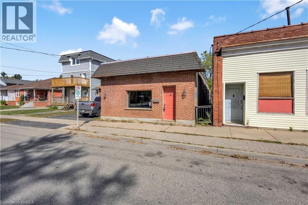 33 St George Street, Brantford, Ontario  N3R 1V2 - Photo 2 - 40767843