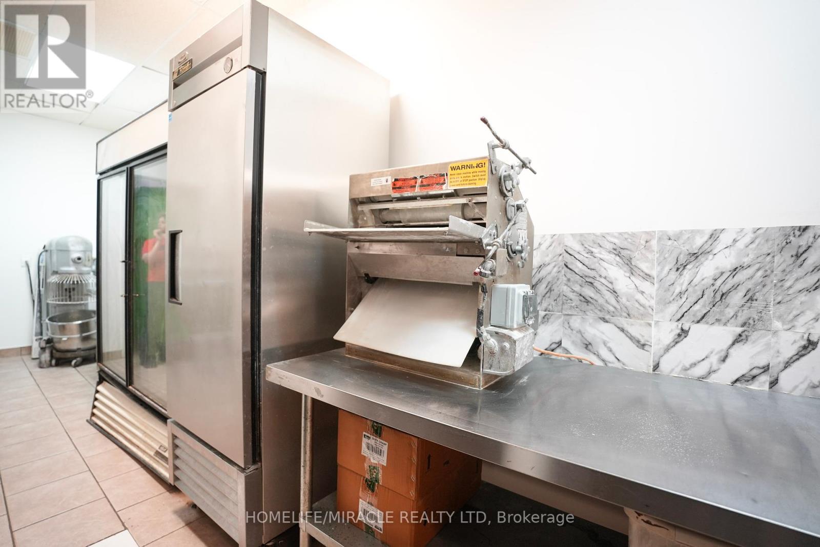 1738 Lawrence Avenue E, Toronto, Ontario  M1R 2Y1 - Photo 6 - E12466120
