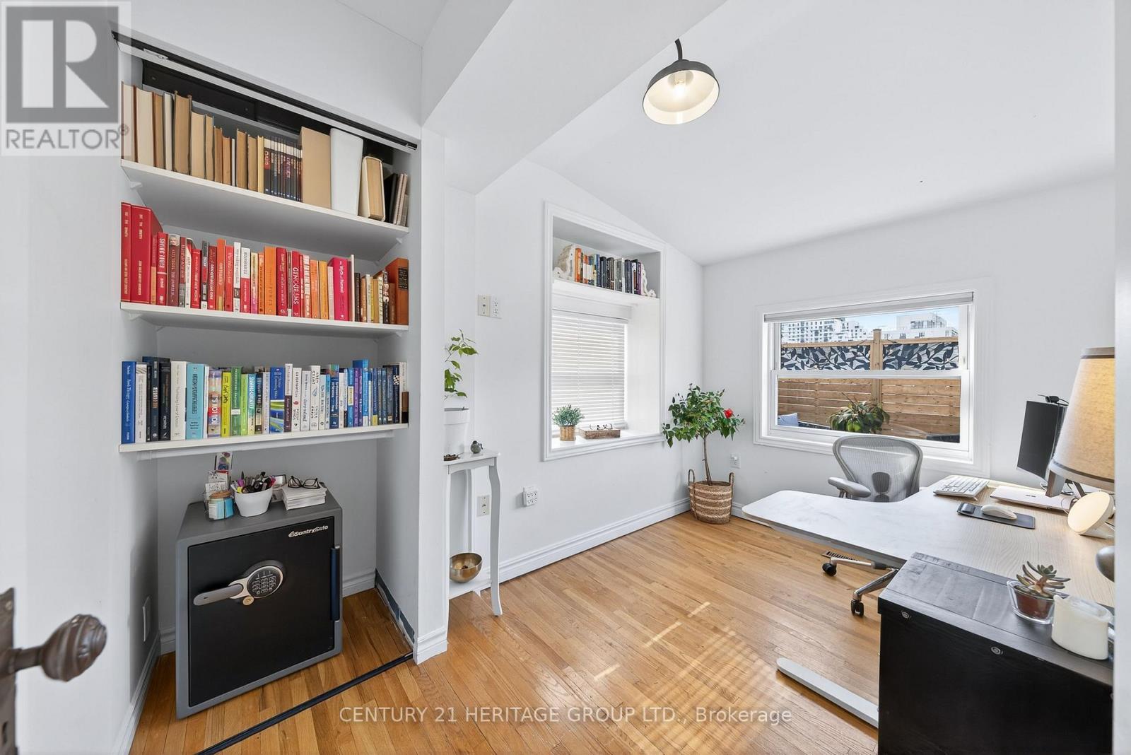 4 Orchard Park Boulevard, Toronto, Ontario  M4L 3E2 - Photo 24 - E12466122