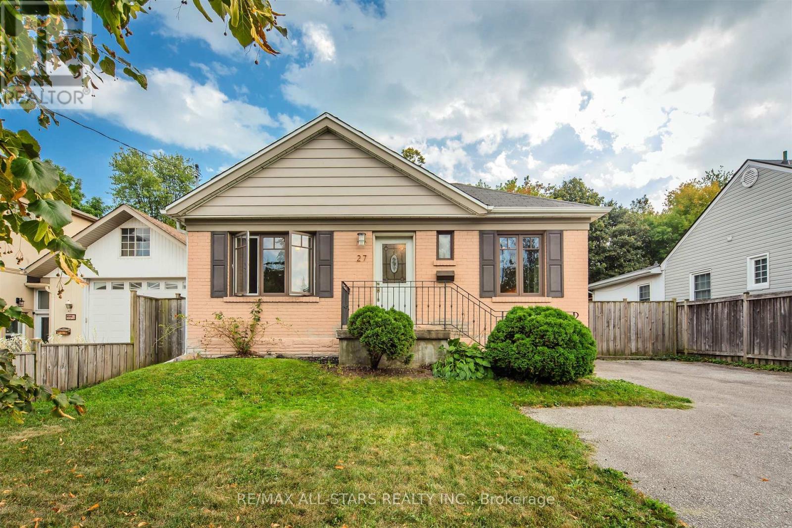 27 MARTINDALE ROAD, Toronto, Ontario