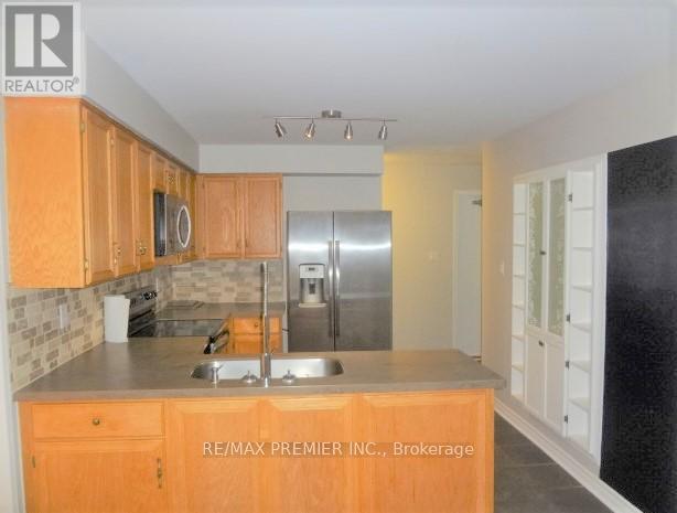 Main - 49 Bassett Boulevard, Whitby, Ontario  L1N 8N5 - Photo 4 - E12466255