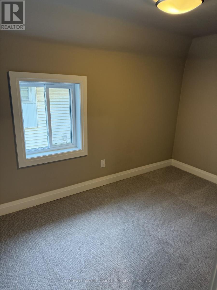 4445 Simcoe Street W, Niagara Falls, Ontario  L2E 1T7 - Photo 12 - X12458035