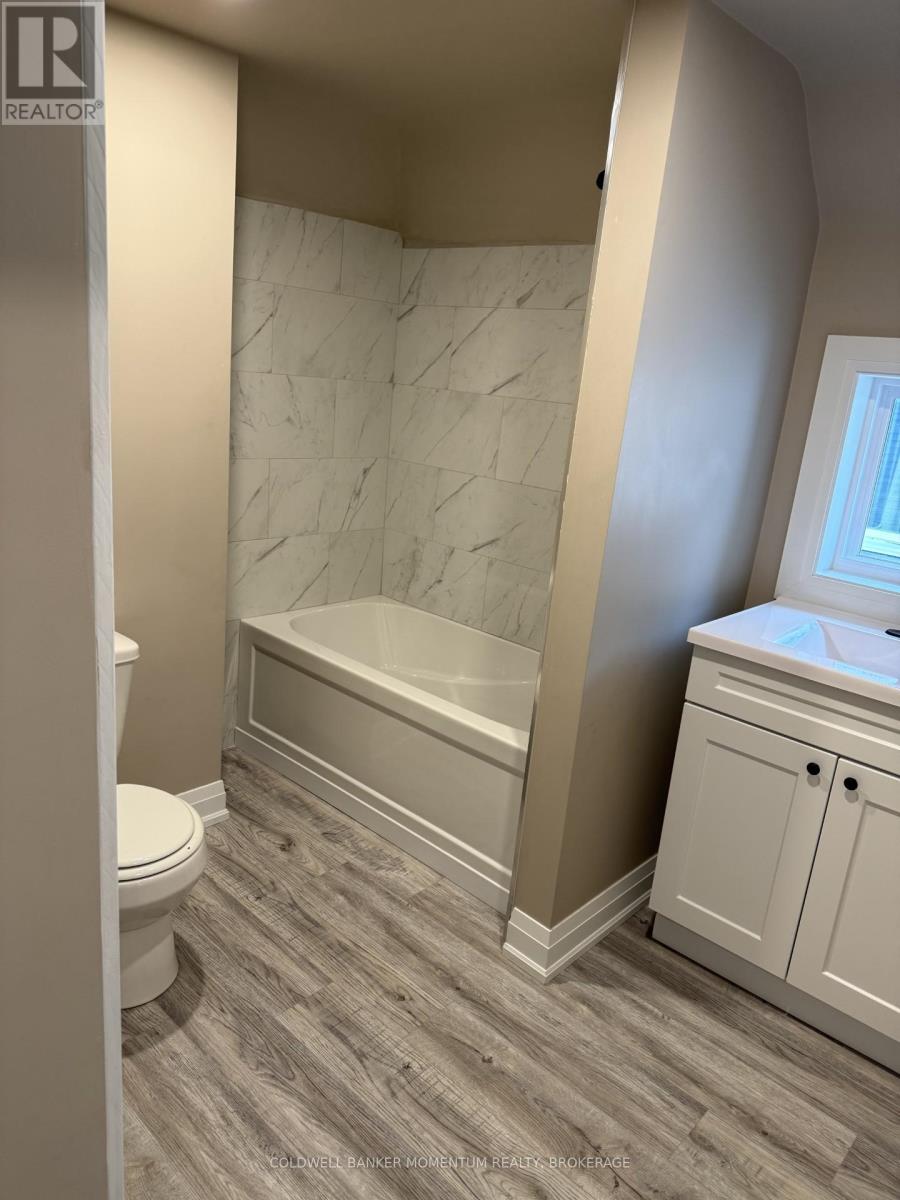 4445 Simcoe Street W, Niagara Falls, Ontario  L2E 1T7 - Photo 13 - X12458035