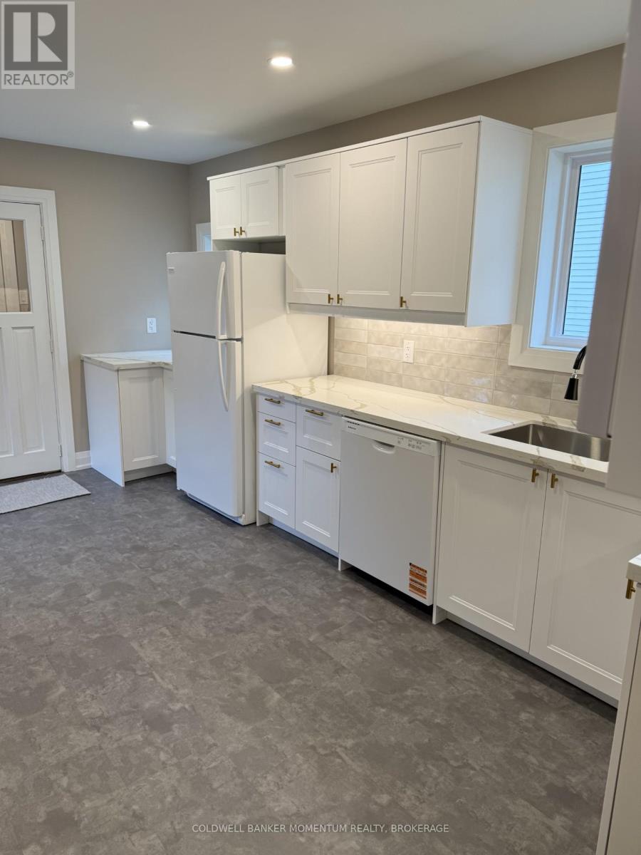 4445 Simcoe Street W, Niagara Falls, Ontario  L2E 1T7 - Photo 6 - X12458035