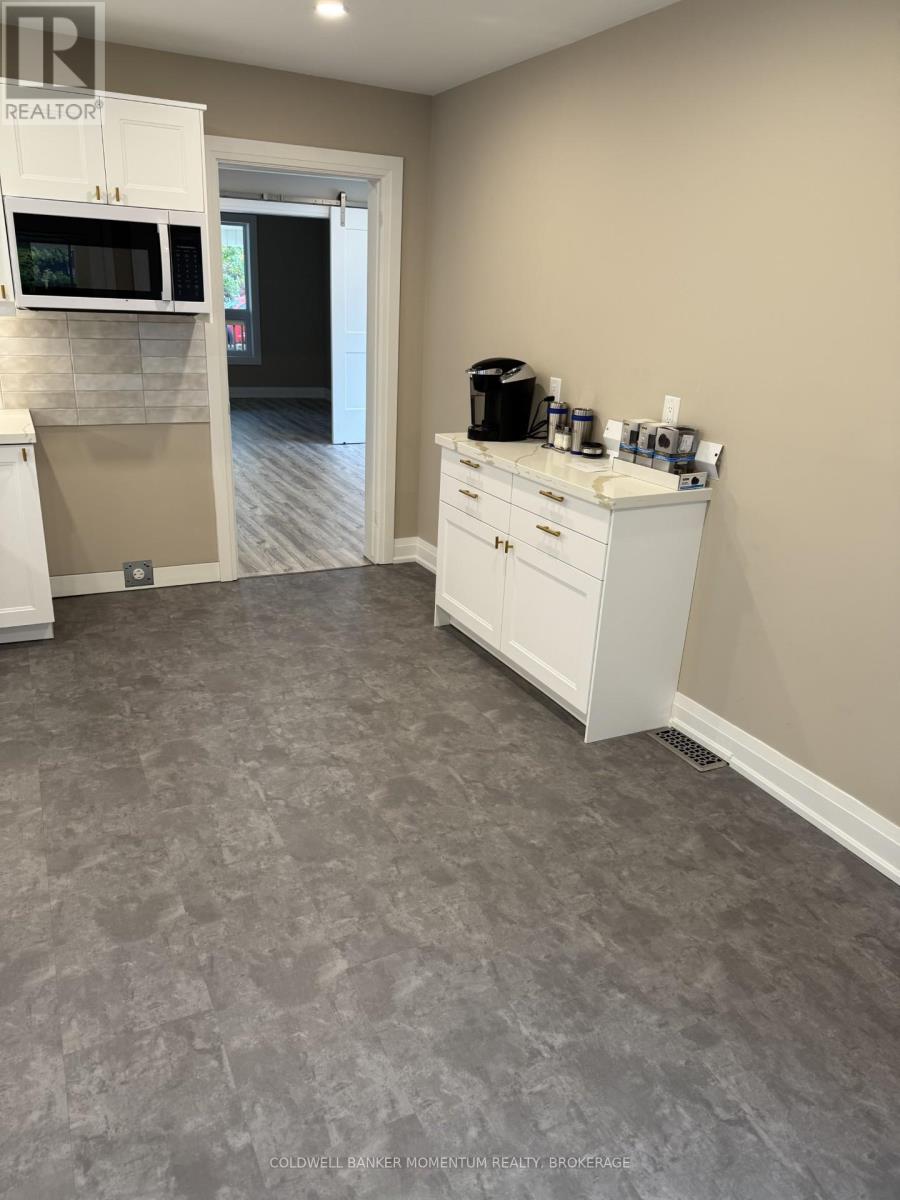 4445 Simcoe Street W, Niagara Falls, Ontario  L2E 1T7 - Photo 8 - X12458035