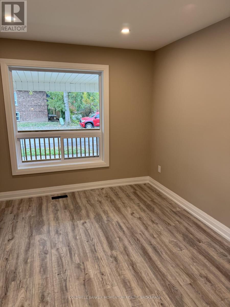 4445 Simcoe Street W, Niagara Falls, Ontario  L2E 1T7 - Photo 9 - X12458035