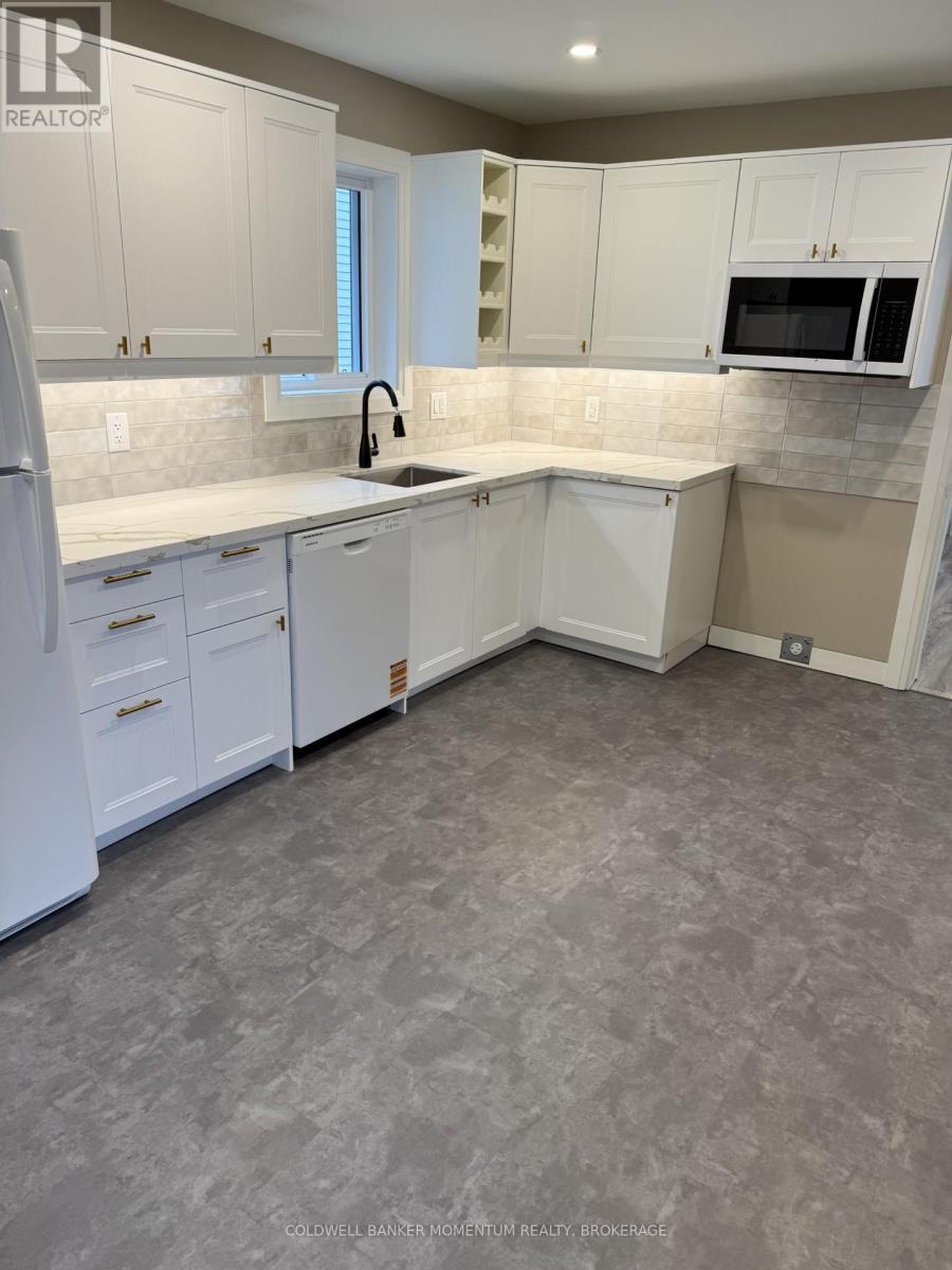 4445 Simcoe Street W, Niagara Falls, Ontario  L2E 1T7 - Photo 7 - X12458035