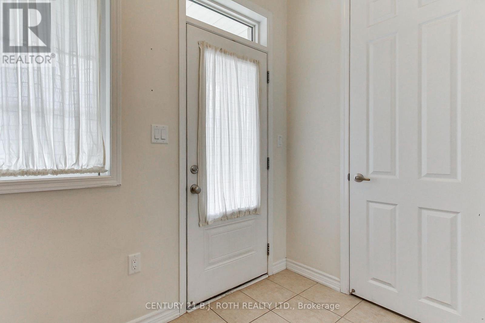 20 Clifford Dalton Drive, Aurora, Ontario  L4G 0T6 - Photo 4 - N12466100