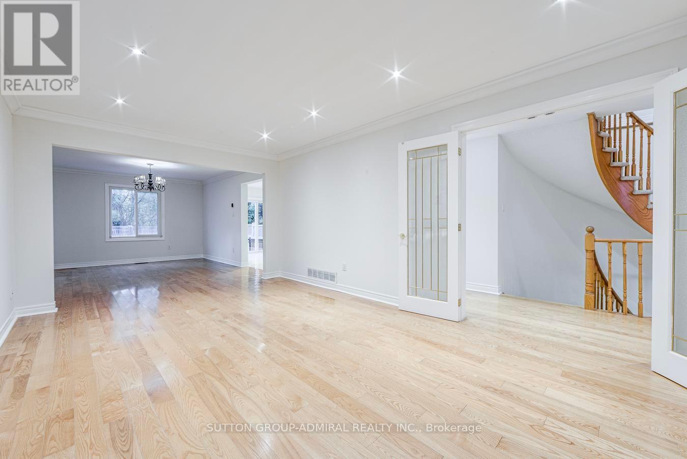 63 Croteau Crescent, Vaughan, Ontario  L4J 5S8 - Photo 10 - N12466118