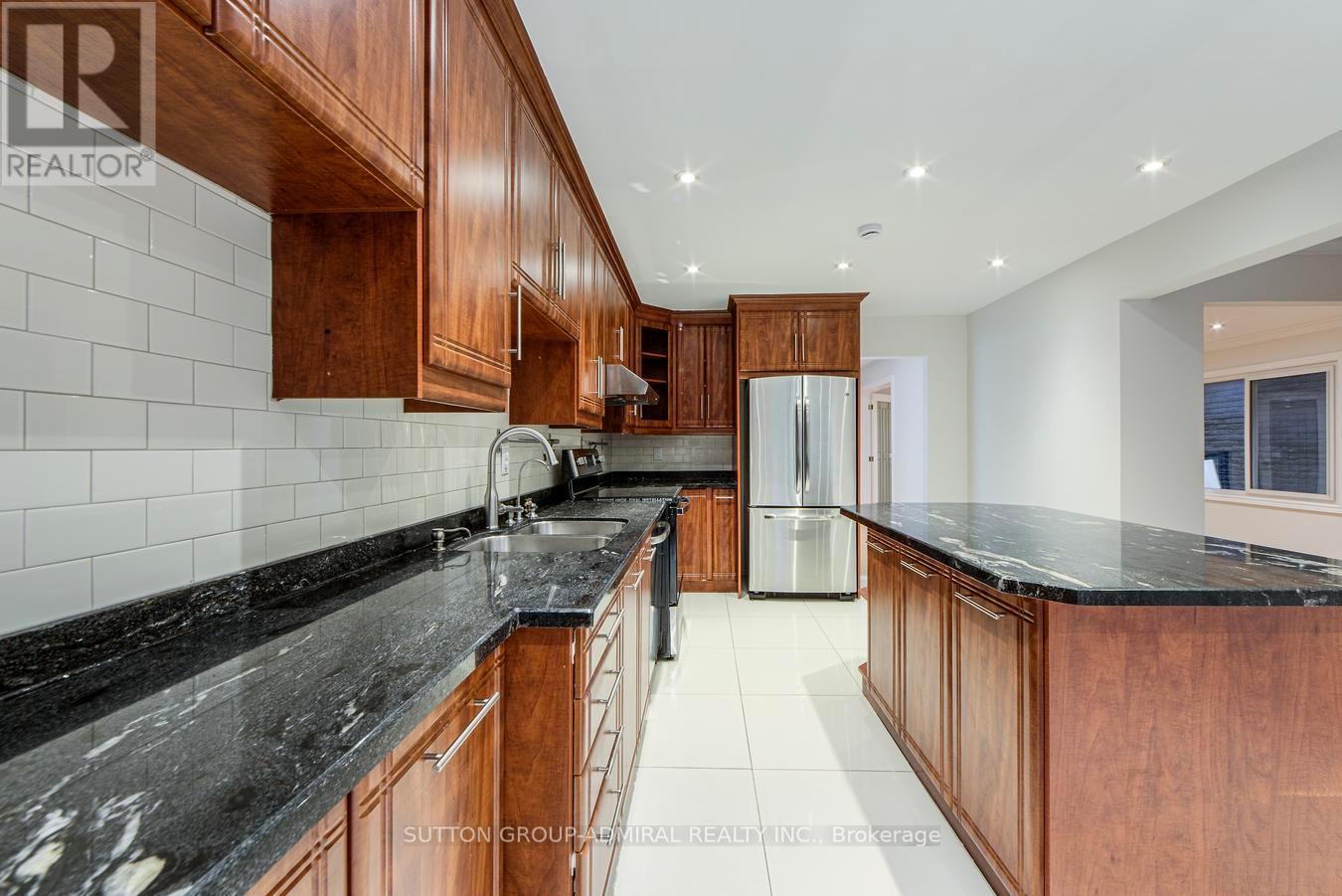 63 Croteau Crescent, Vaughan, Ontario  L4J 5S8 - Photo 19 - N12466118