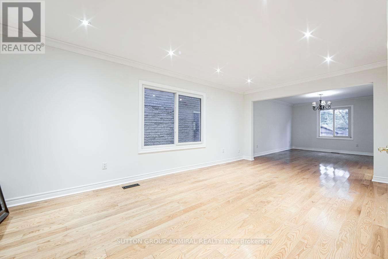 63 Croteau Crescent, Vaughan, Ontario  L4J 5S8 - Photo 9 - N12466118