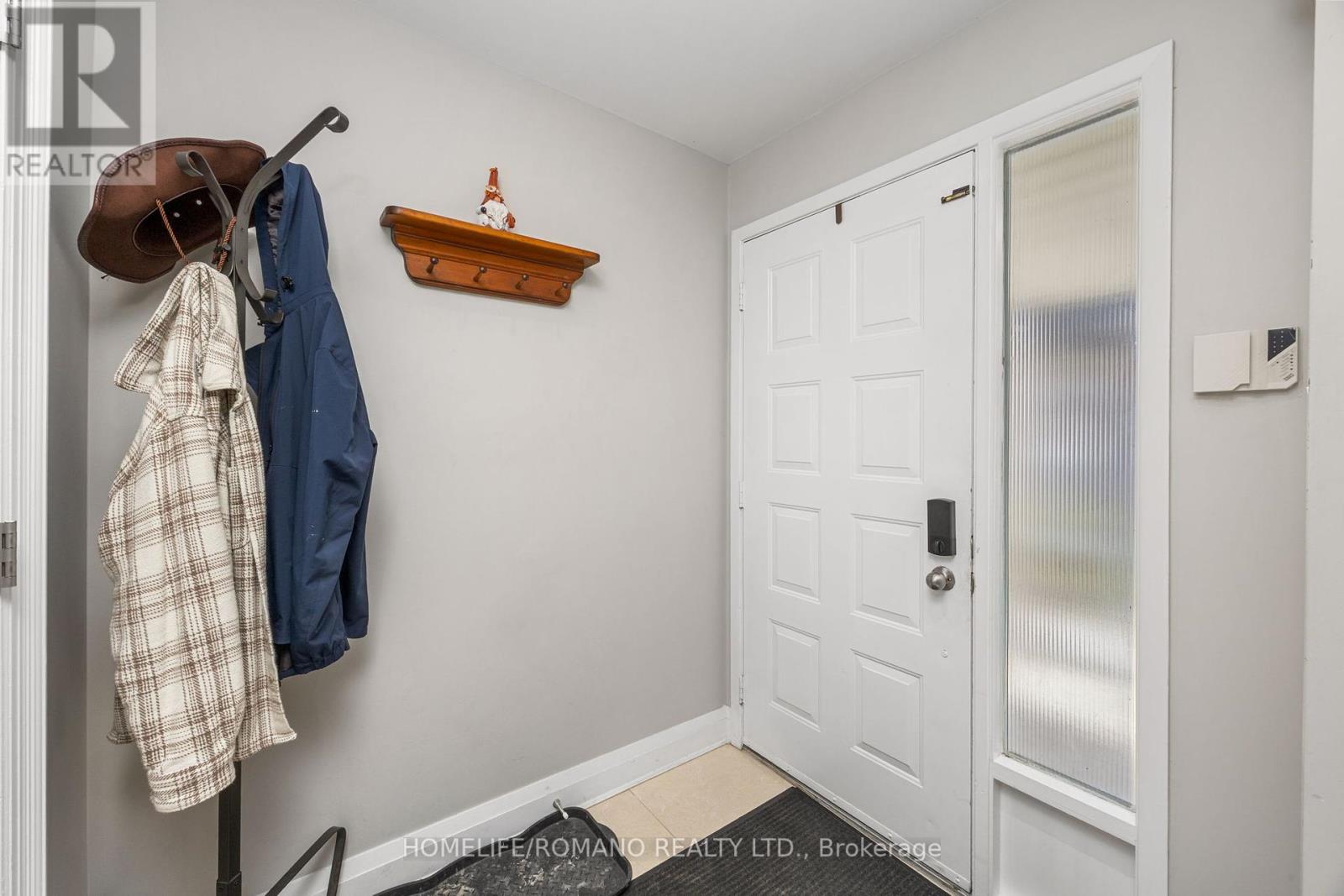 36 Brougham Drive, Vaughan, Ontario  L4L 3E1 - Photo 5 - N12466134