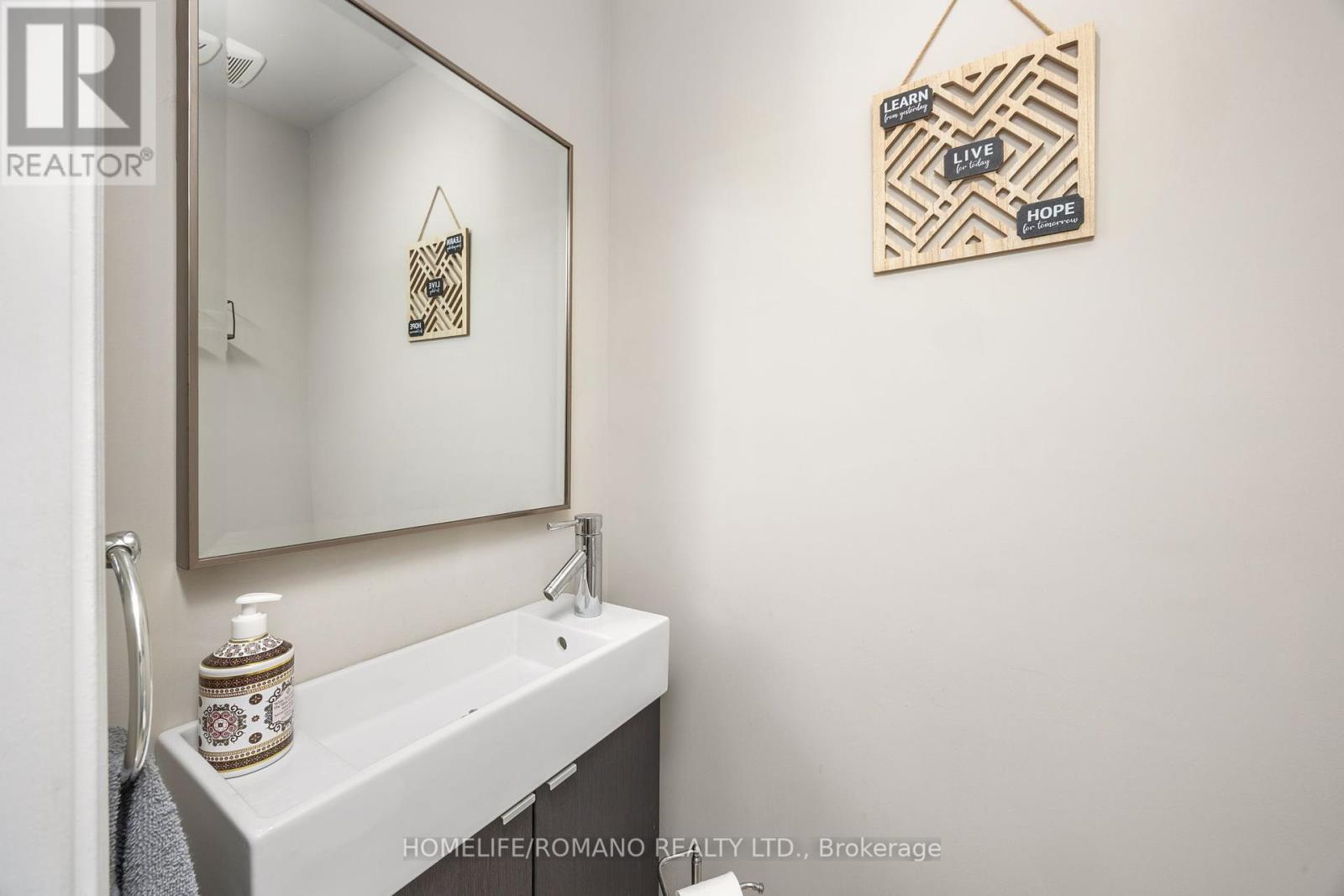 36 Brougham Drive, Vaughan, Ontario  L4L 3E1 - Photo 6 - N12466134