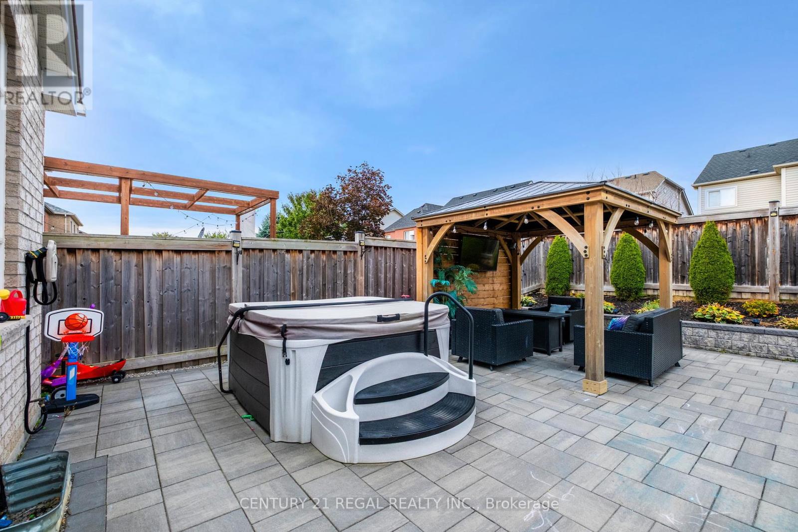 66 Orr Drive, Bradford West Gwillimbury, Ontario  L3Z 0L9 - Photo 15 - N12466151