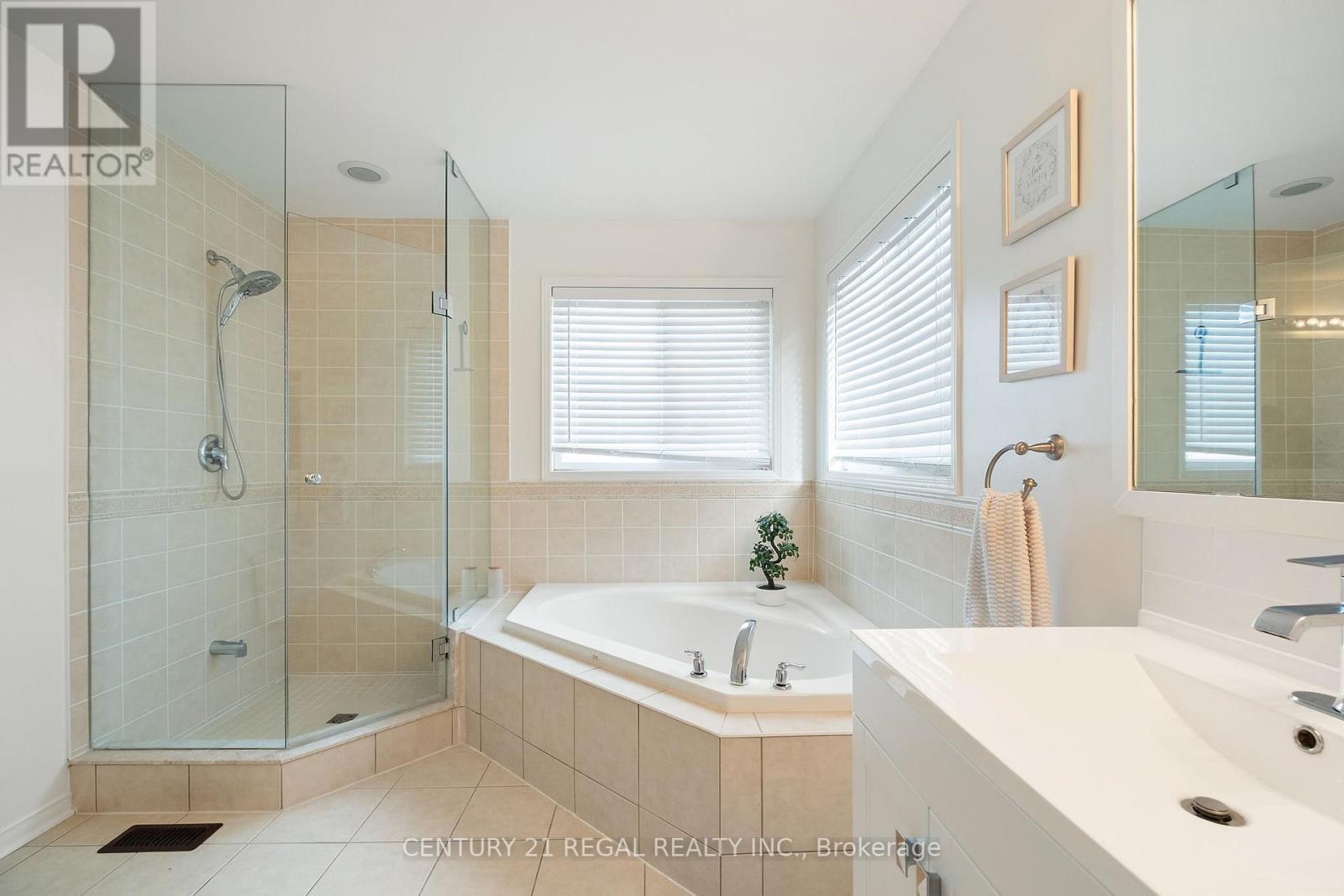 66 Orr Drive, Bradford West Gwillimbury, Ontario  L3Z 0L9 - Photo 20 - N12466151