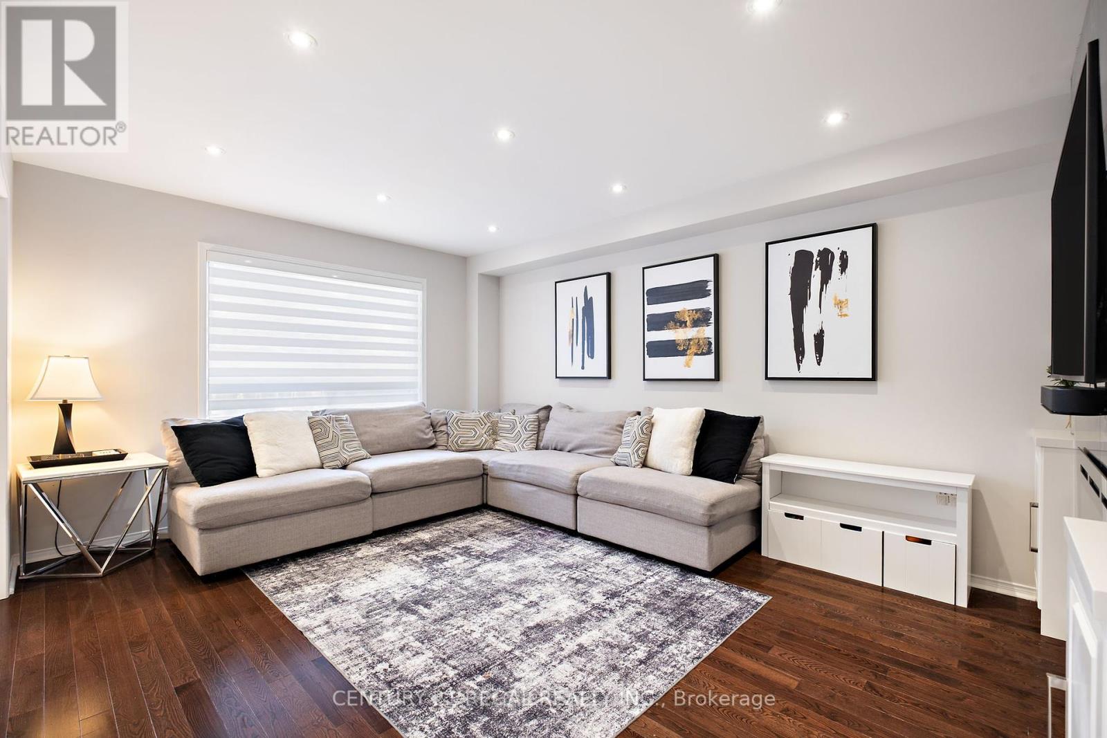 66 Orr Drive, Bradford West Gwillimbury, Ontario  L3Z 0L9 - Photo 7 - N12466151