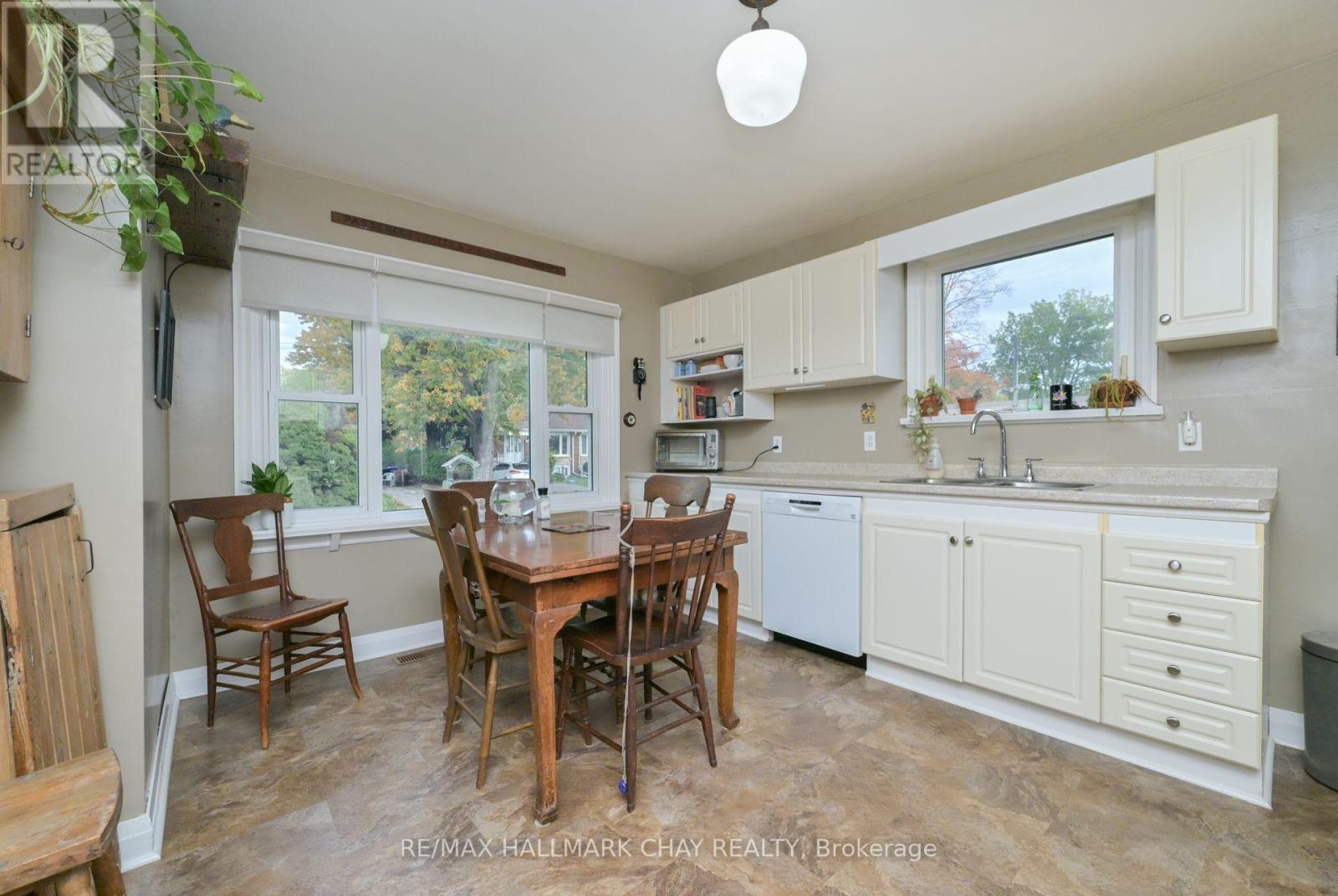 57 Nelson Street E, New Tecumseth (Alliston), Ontario  L0M 1A0 - Photo 5 - N12466161