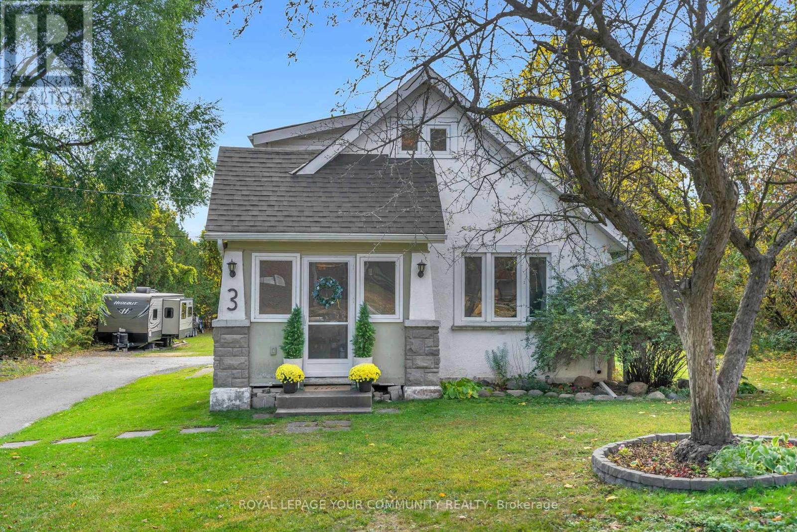 3 Catering Road, Georgina, Ontario  L0E 1R0 - Photo 2 - N12466196