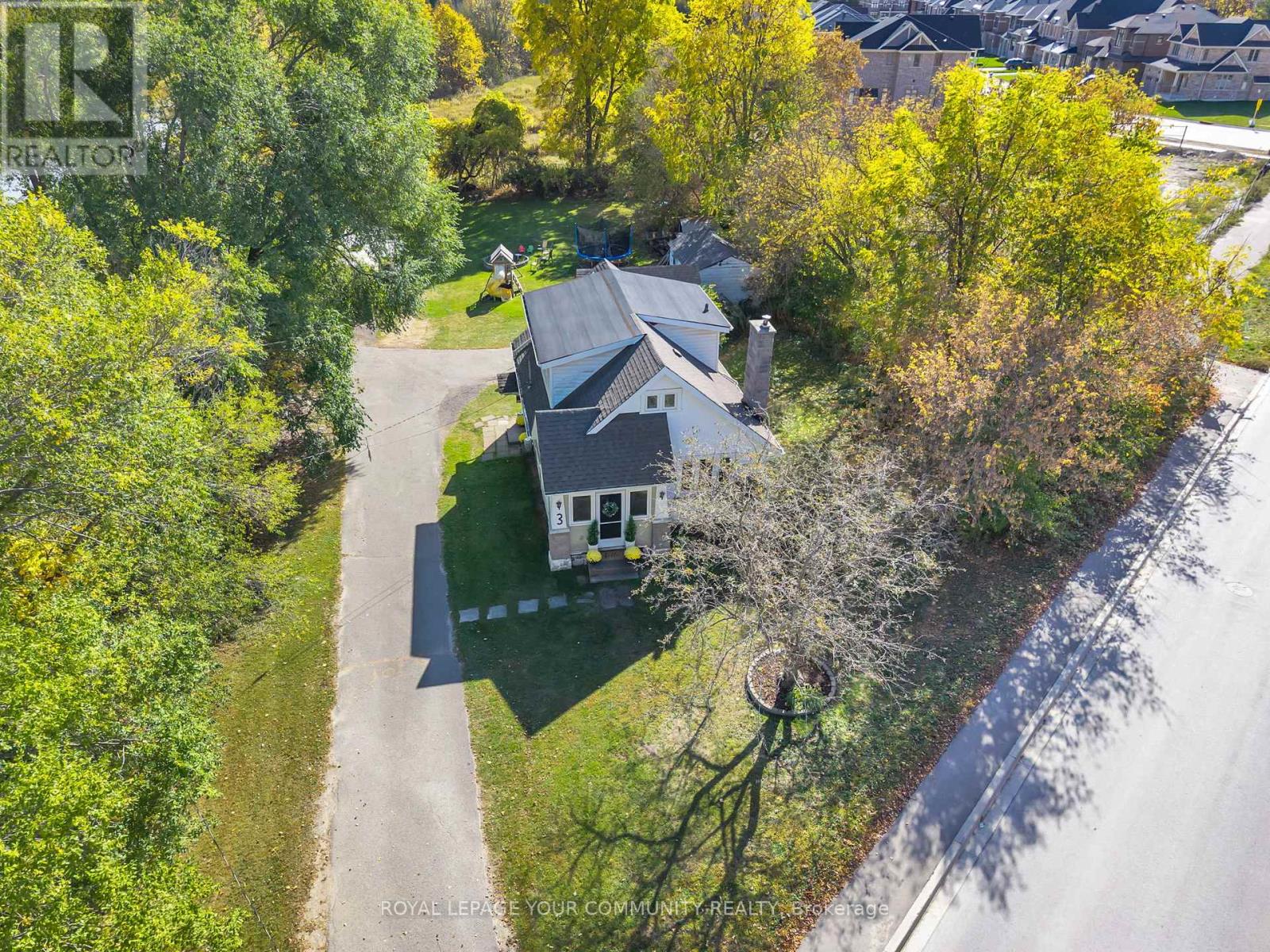 3 Catering Road, Georgina, Ontario  L0E 1R0 - Photo 4 - N12466196