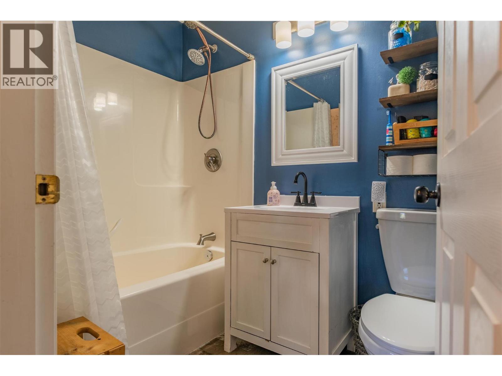 1518 3b Highway, Fruitvale, British Columbia  V0G 1L1 - Photo 17 - 10365751