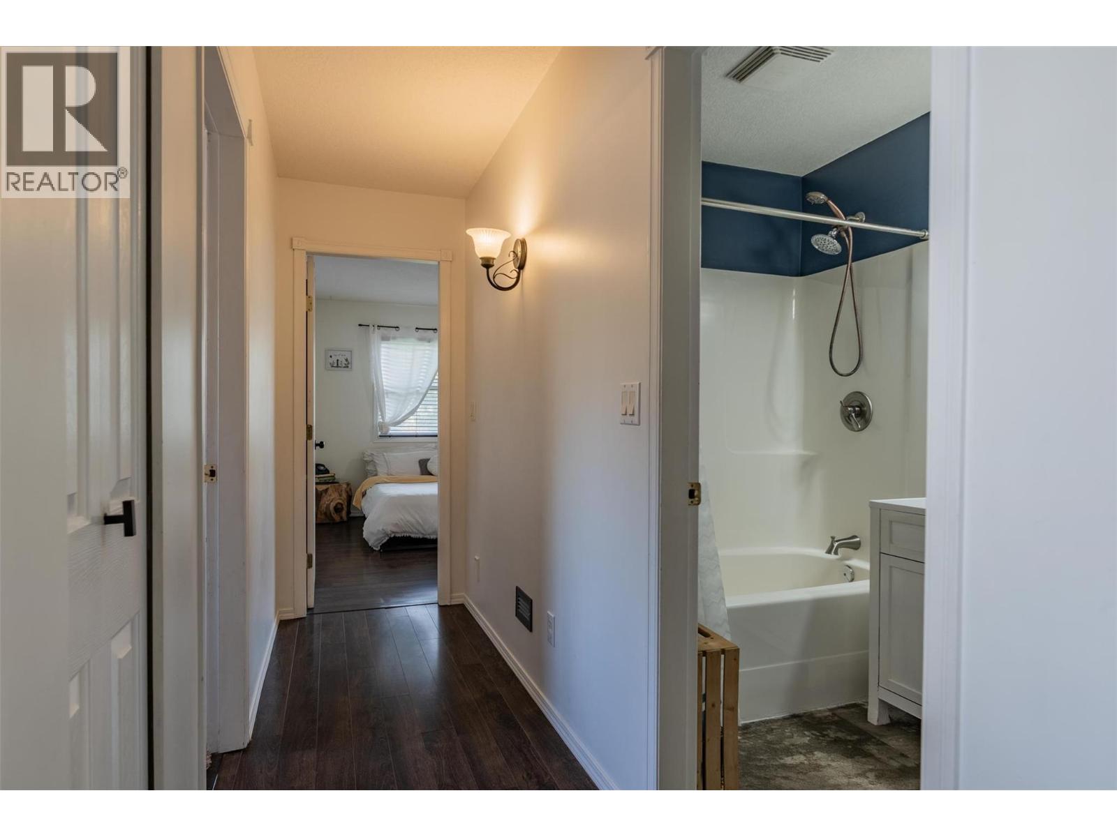 1518 3b Highway, Fruitvale, British Columbia  V0G 1L1 - Photo 15 - 10365751