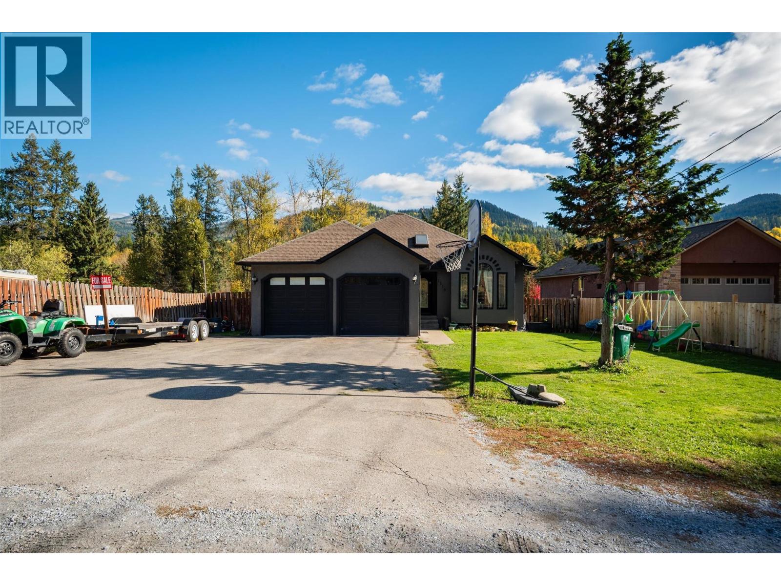 1518 3b Highway, Fruitvale, British Columbia  V0G 1L1 - Photo 1 - 10365751