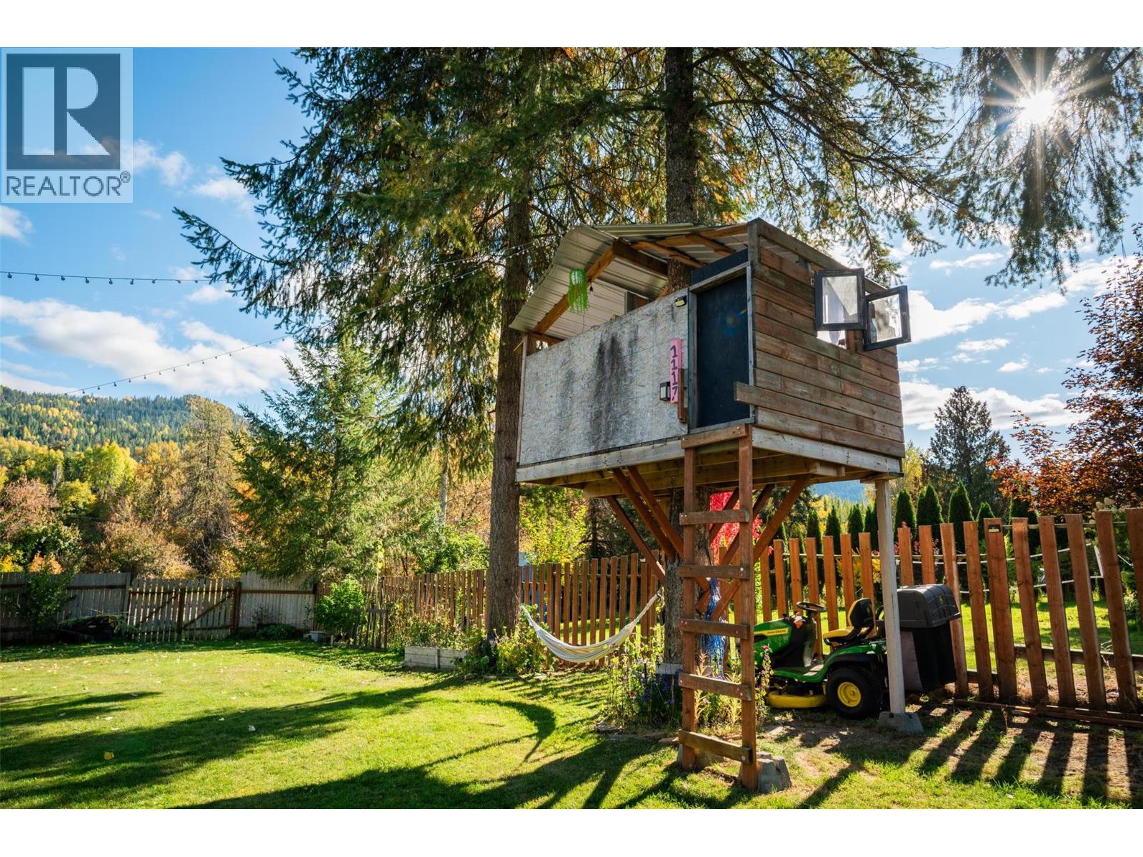 1518 3b Highway, Fruitvale, British Columbia  V0G 1L1 - Photo 37 - 10365751