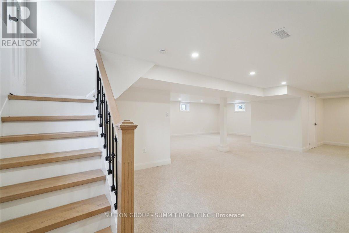 1391 Mountain Grove Avenue, Burlington, Ontario  L7P 2H1 - Photo 18 - W12466103