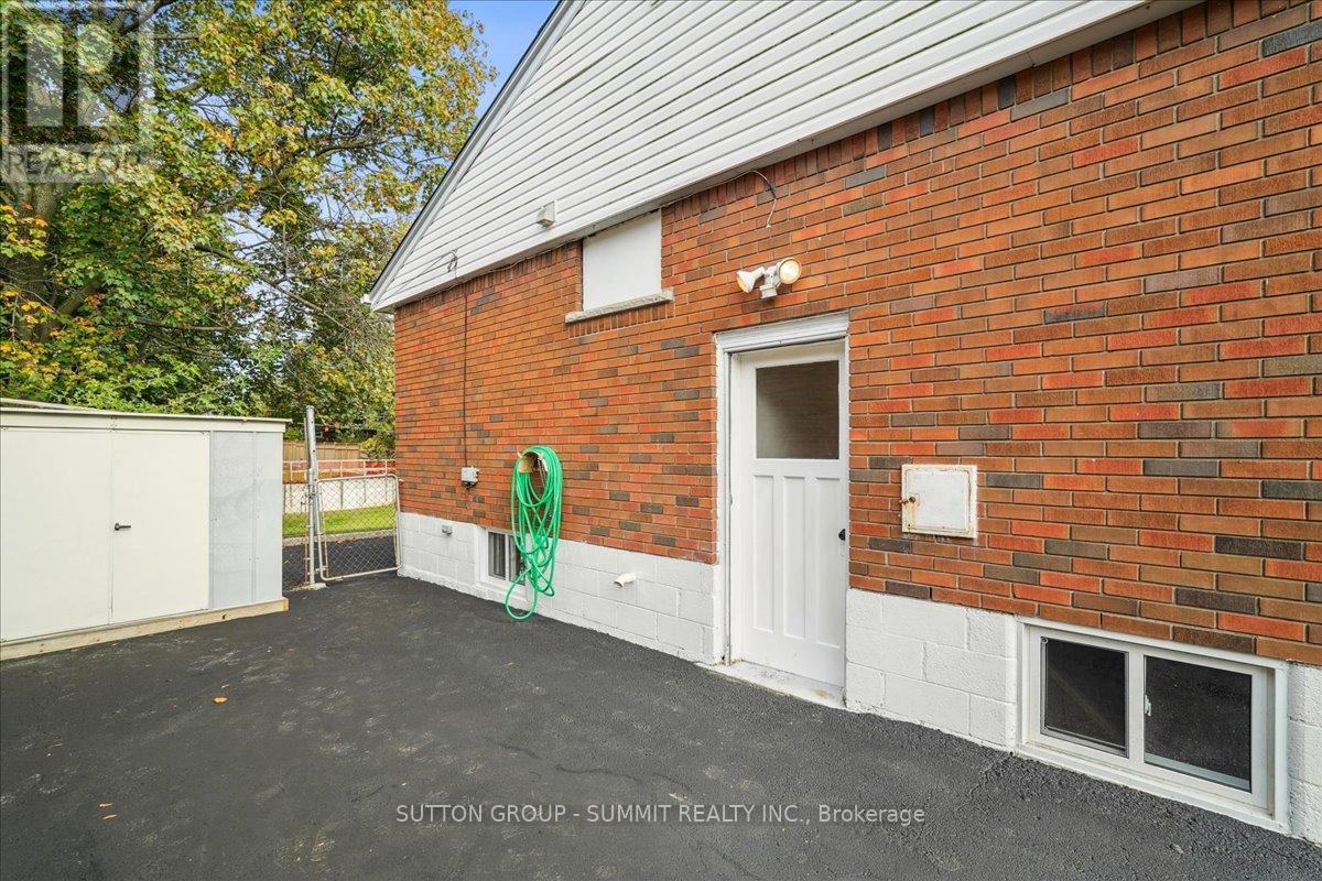 1391 Mountain Grove Avenue, Burlington, Ontario  L7P 2H1 - Photo 24 - W12466103