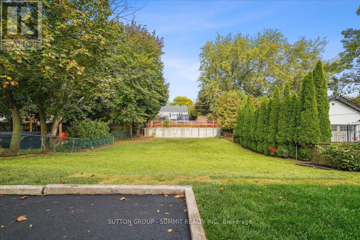 1391 Mountain Grove Avenue, Burlington, Ontario  L7P 2H1 - Photo 25 - W12466103