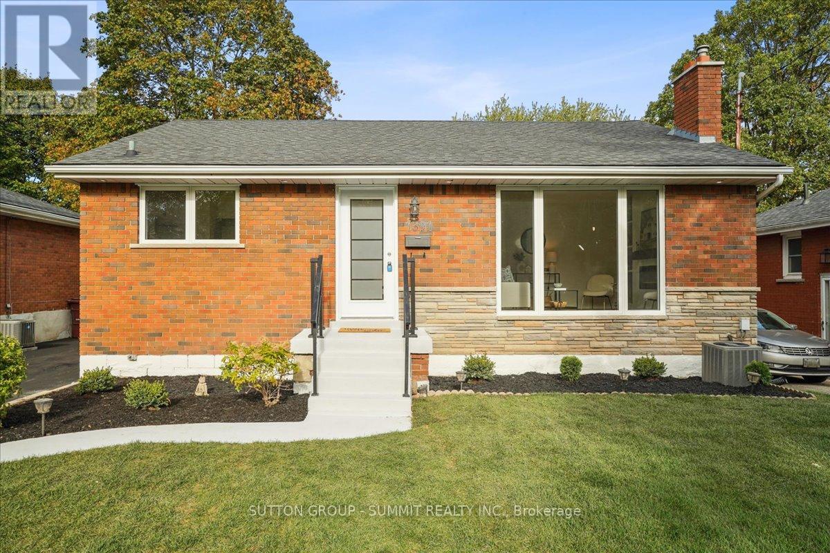 1391 Mountain Grove Avenue, Burlington, Ontario  L7P 2H1 - Photo 29 - W12466103